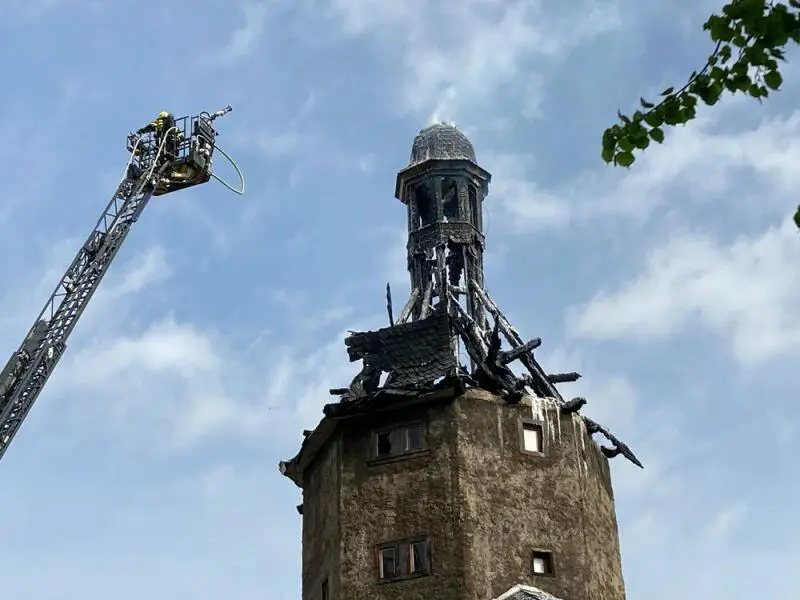 Feuer in der Spitze vom Neutorturm Arnstadt