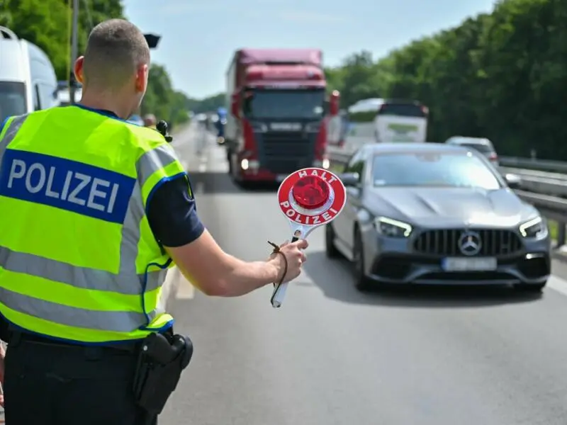 Symbolbild - Grenzkontrolle auf der A12