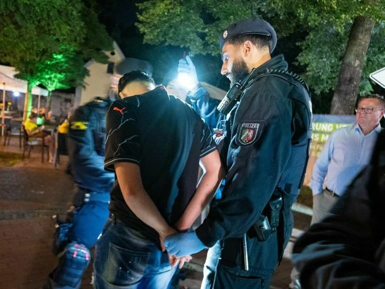 NRWs Innenminister Reul beim «Pützchens Markt» in Bonn