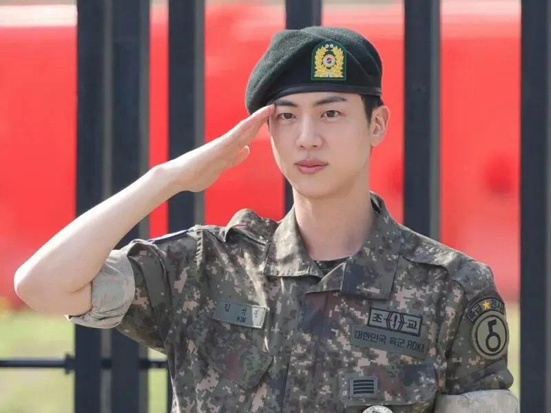 Jin bei der Armee
