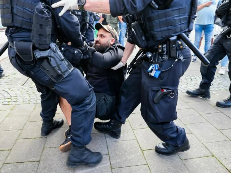 Nach der Messerattacke auf dem Solinger Stadtfest - Demonstration