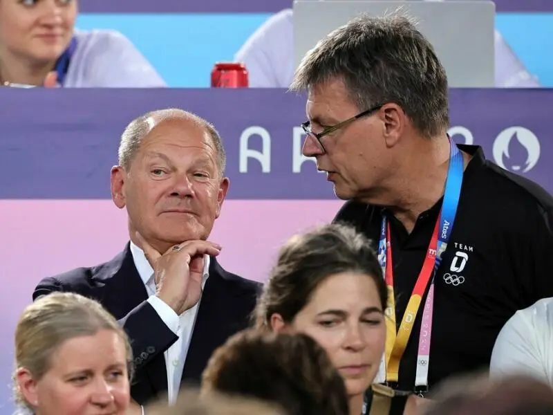 DOSB-Chef Thomas Weikert mit Bundeskanzler Olaf Scholz