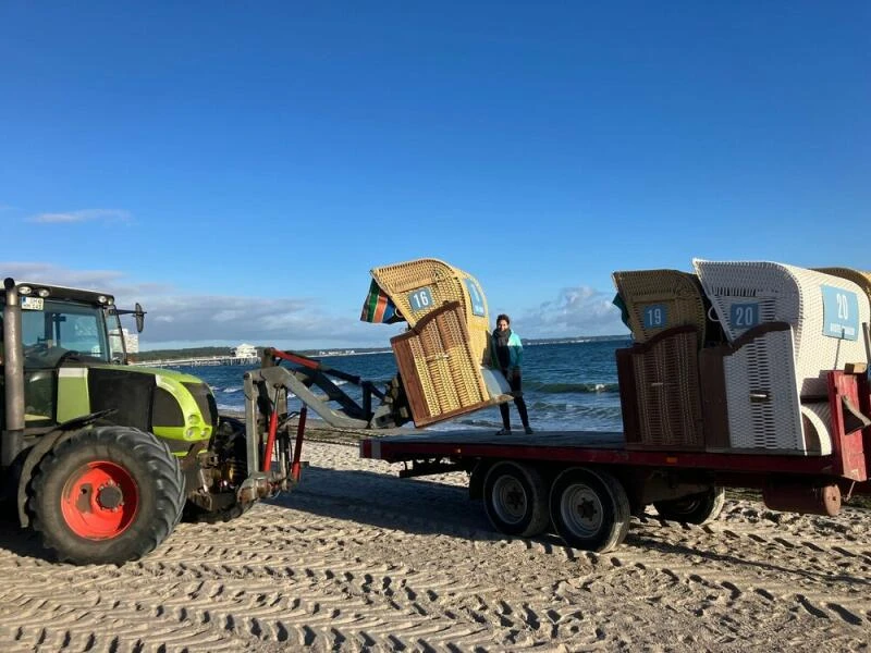 Strandkörbe werden abgebaut