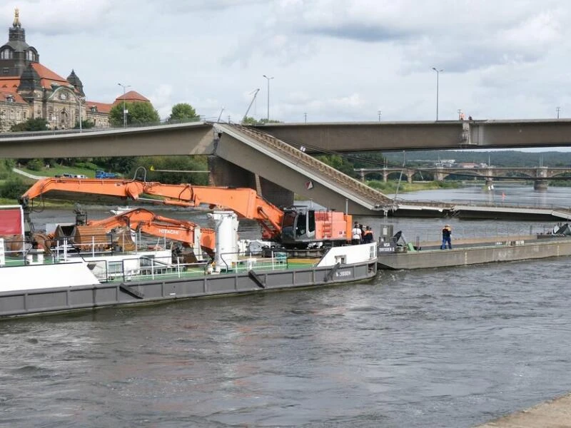 Carolabrücke in Dresden eingestürzt