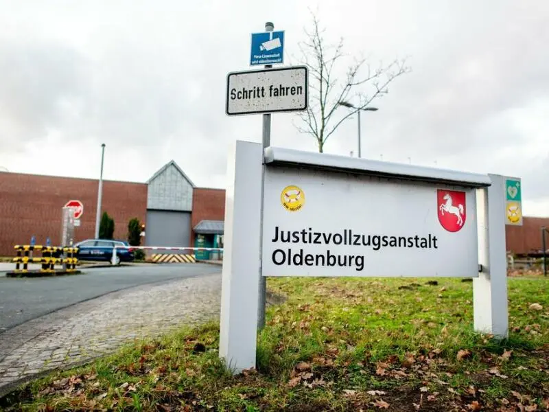 Außenansicht der JVA in Oldenburg