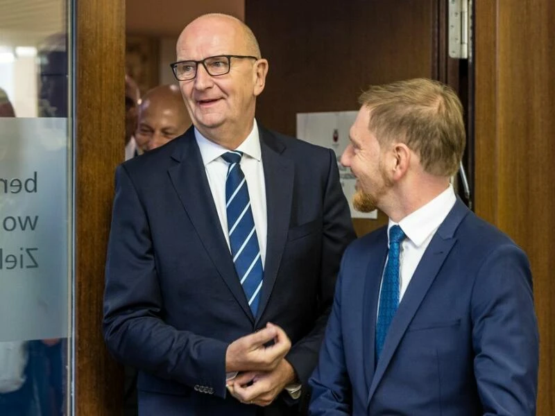 Regierungschefs Dietmar Woidke und Michael Kretschmer