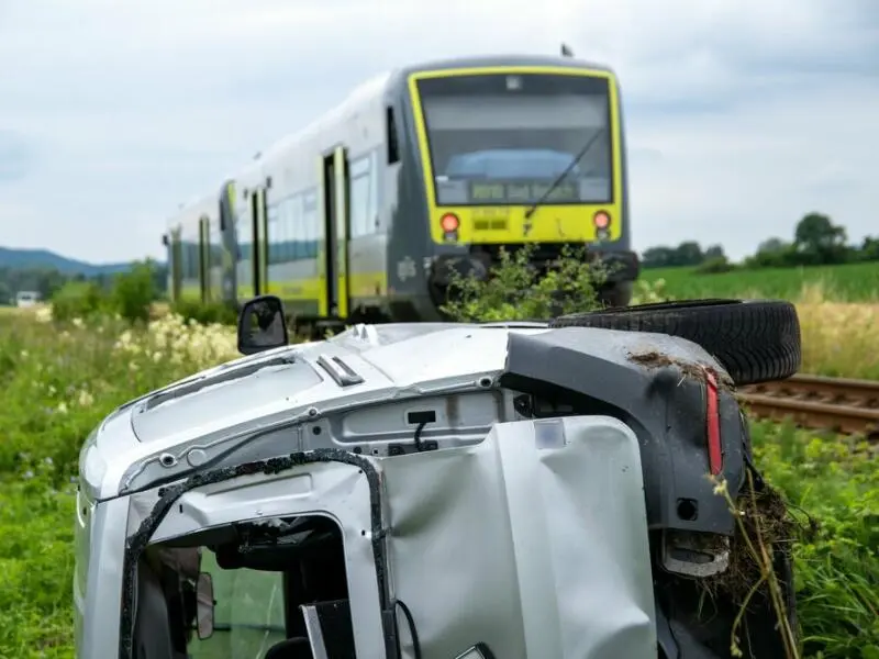 Tödlicher Zusammenstoß zwischen Zug und Auto