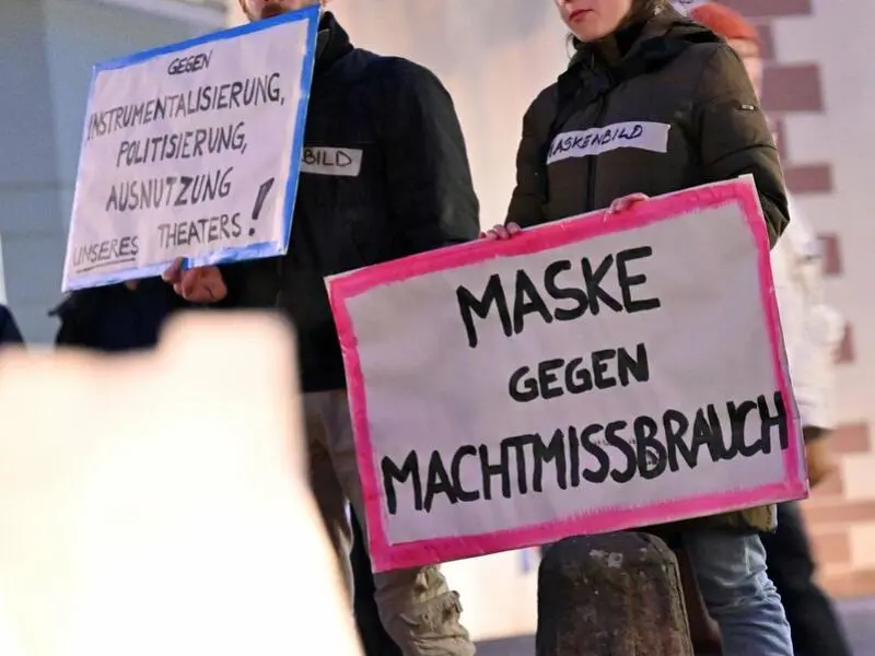 Demo gegen Sexismus und Machtmissbrauch am Theater Erfurt