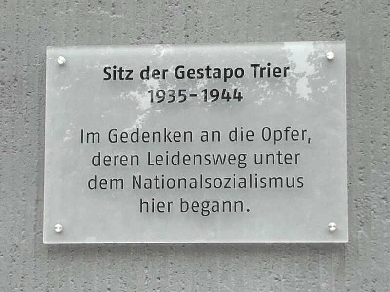 Gedenktafel erinnert an die Opfer der Gestapo in Trier