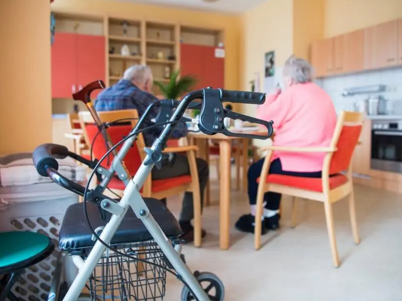 Senioren in einem Pflegeheim