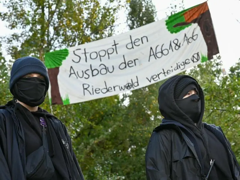 Protest gegen geplante Waldrodung in Frankfurt am Main