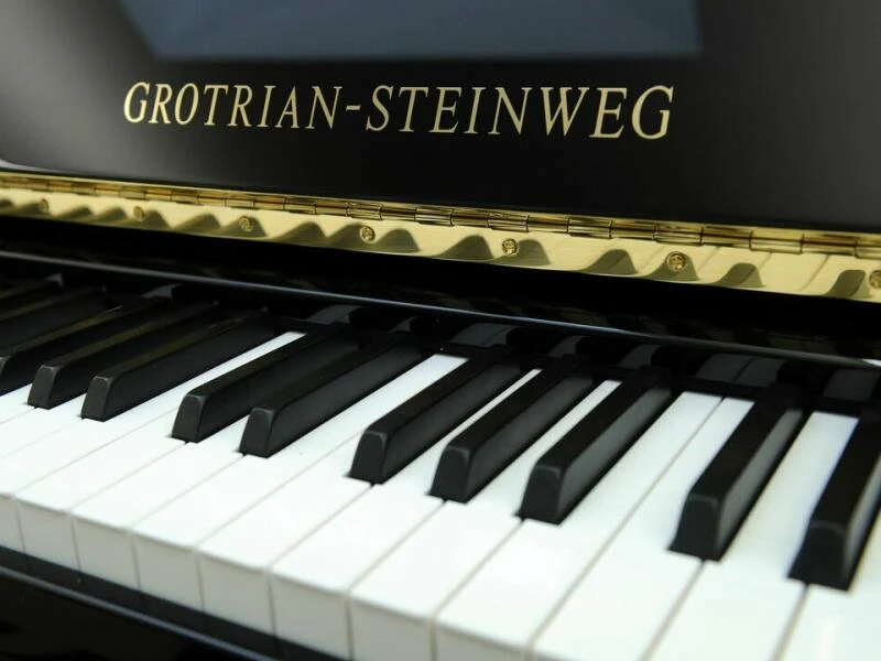 Klavierproduktion bei Grotrian-Steinweg