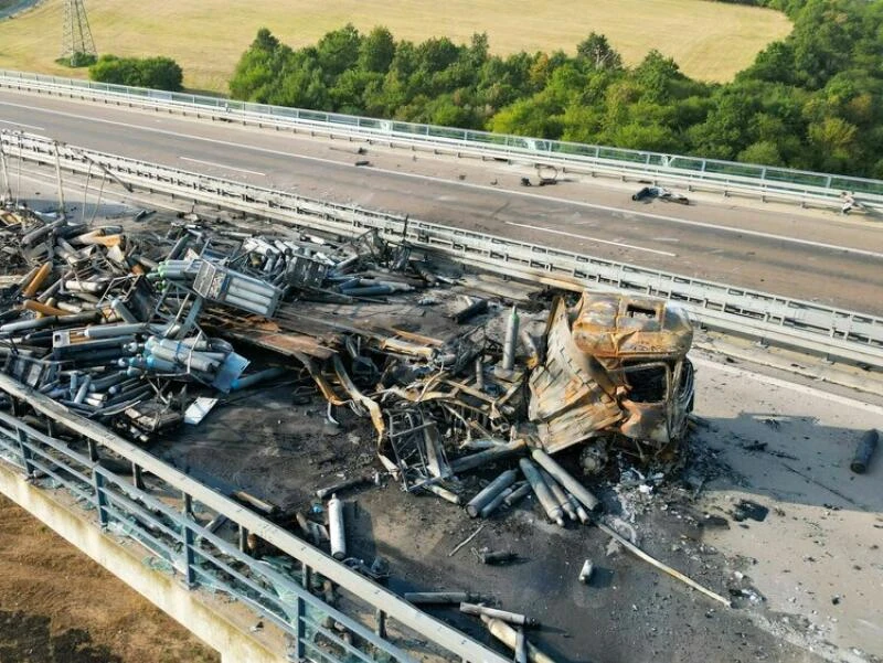 Unfall mit Gefahrgut-Lkw auf der A38 bei Leuna