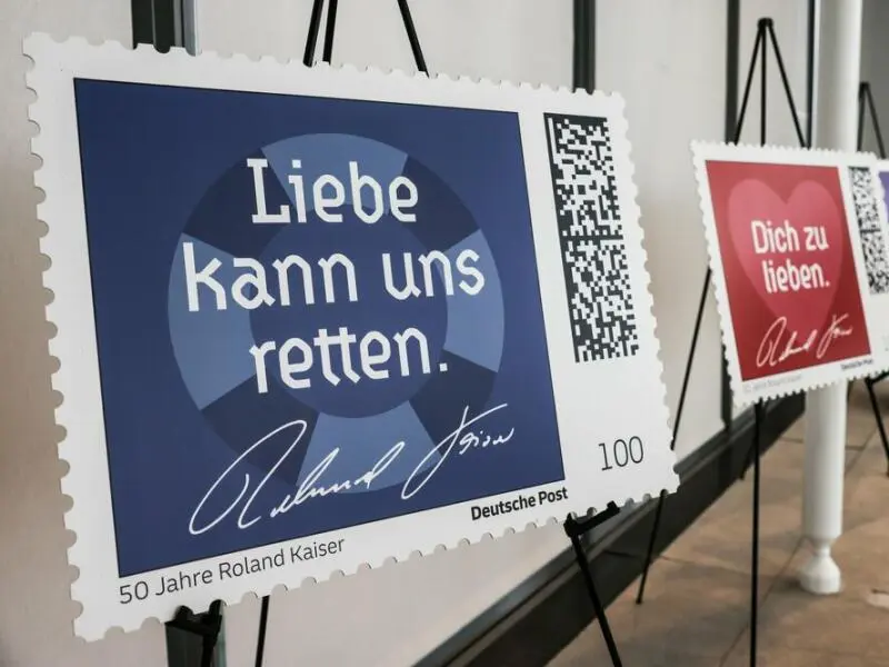 Sänger Roland Kaiser stellt neue Briefmarken vor