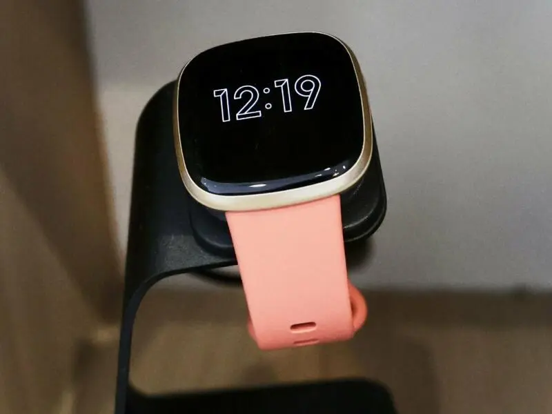 Auf Deiner Fitbit Uhrzeit und Datum einstellen: So funktioniert’s