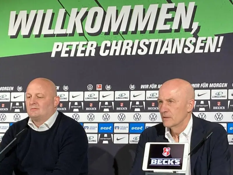 PK VfL Wolfsburg zur Vorstellung von Peter Christiansen