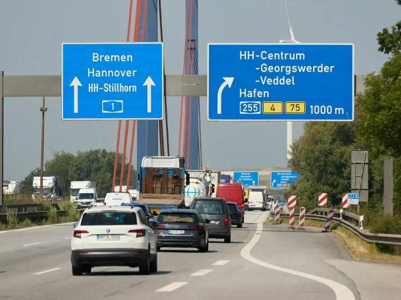 Bauarbeiten am Autobahndreieck Norderelbe - Staugefahr auf A1