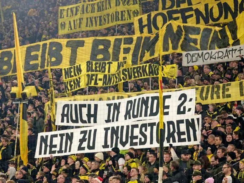 Dortmunder Fans mit Protesten gegen Investoren in der DFL