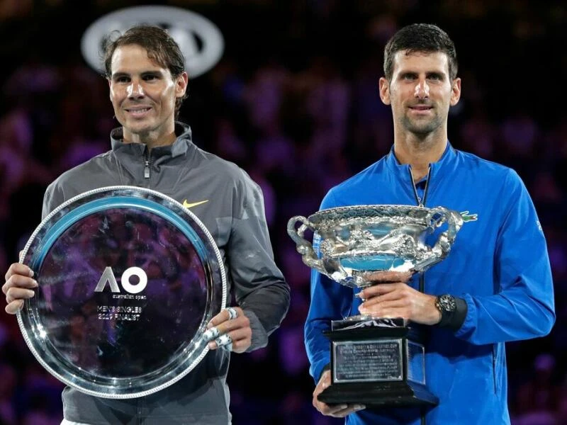 Rafael Nadal (l) und Novak Djokovic