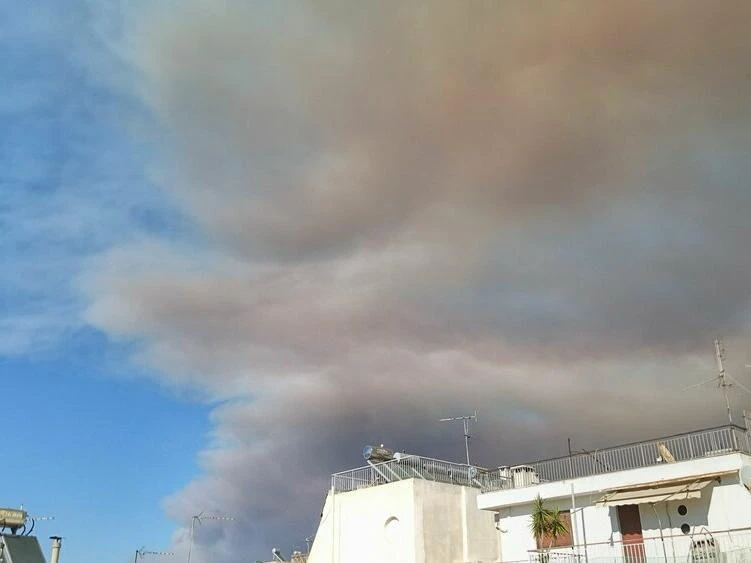 Großbrand nördlich von Athen