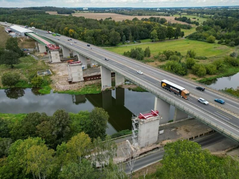 Ersatzneubau der A 14-Muldebrücke wächst