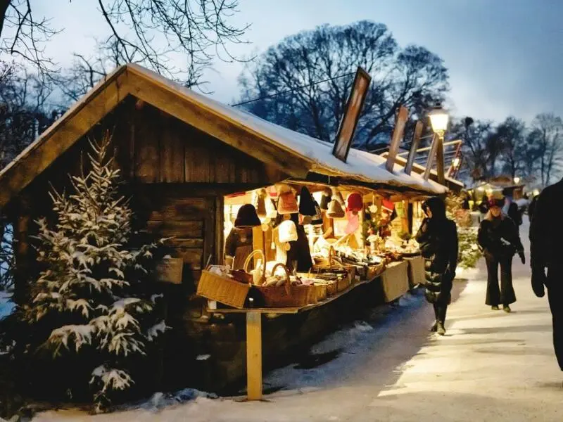 Weihnachtsmarkt auf dem Skansen-Museumsgelände