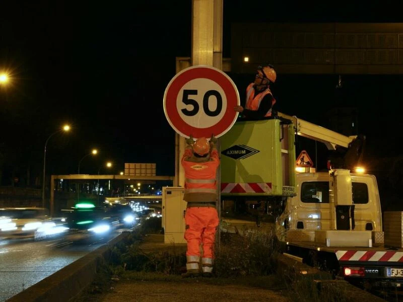 Pariser Stadtautobahn «Périphérique» bekommt Tempo 50 Schilder