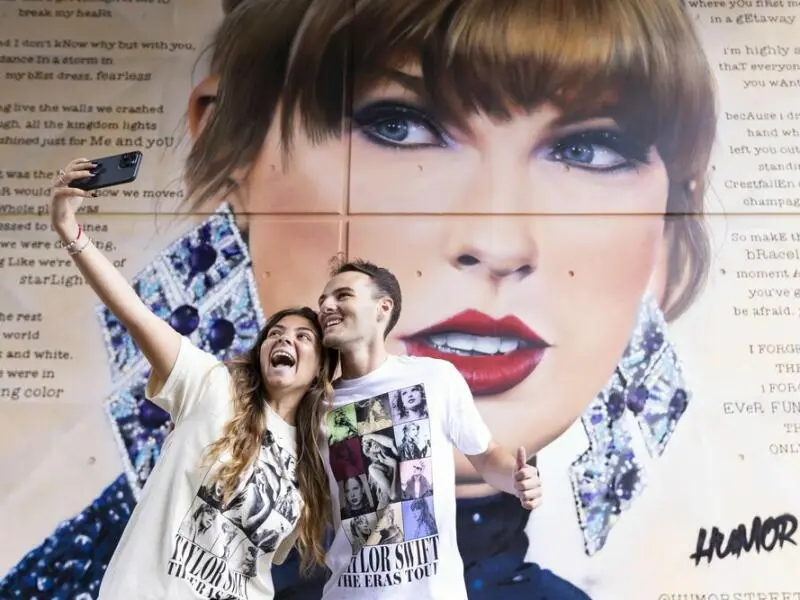 Taylor Swift Eras Tour - Swiftie-Wandbild im Wembley Park