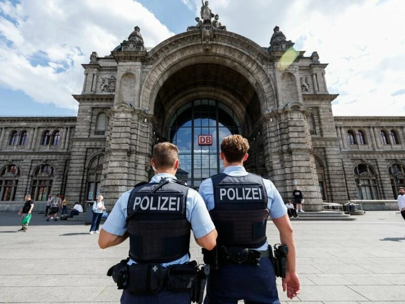 Polizisten am Nürnberger Hauptbahnhof