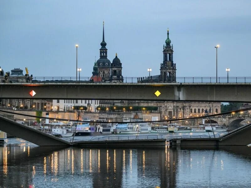 Carolabrücke in Dresden eingestürzt