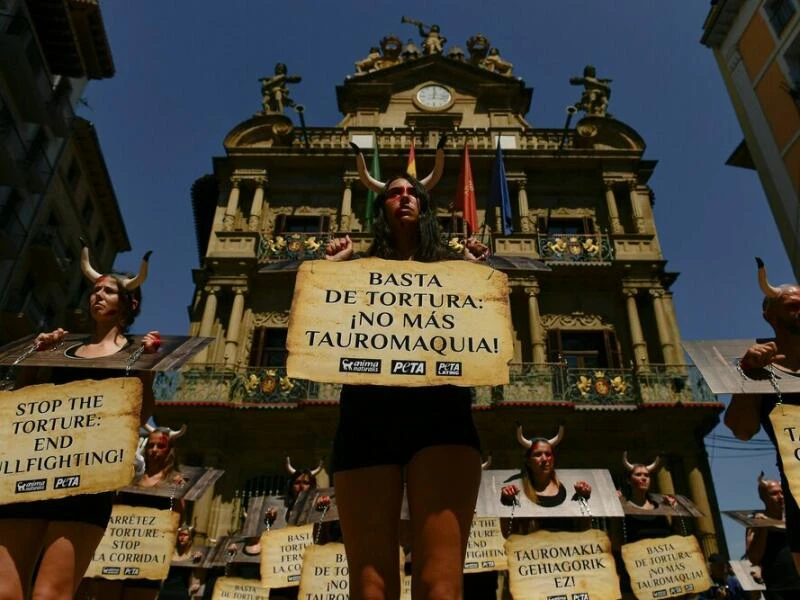 Stierläufe in Spanien - Protest von Tierschützern