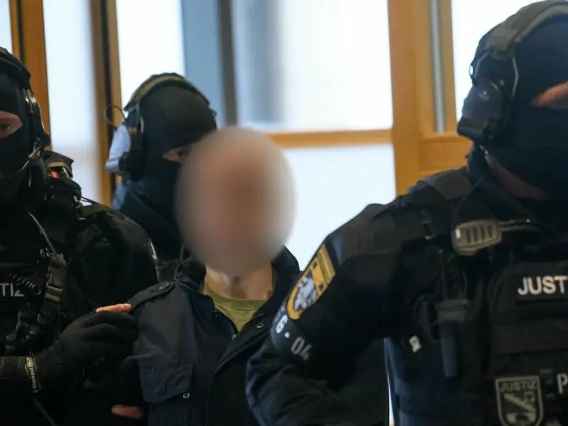 Prozess gegen Halle-Attentäter wegen Geiselnahme in Haft