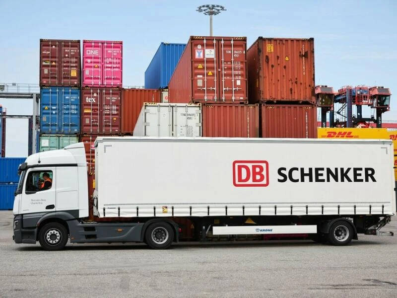 DB Schenker im Hamburger Hafen