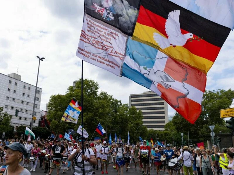 Demonstration der Querdenkerbewegung in Berlin