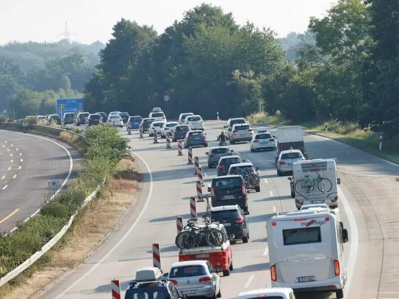 Stockender Verkehr auf der A1