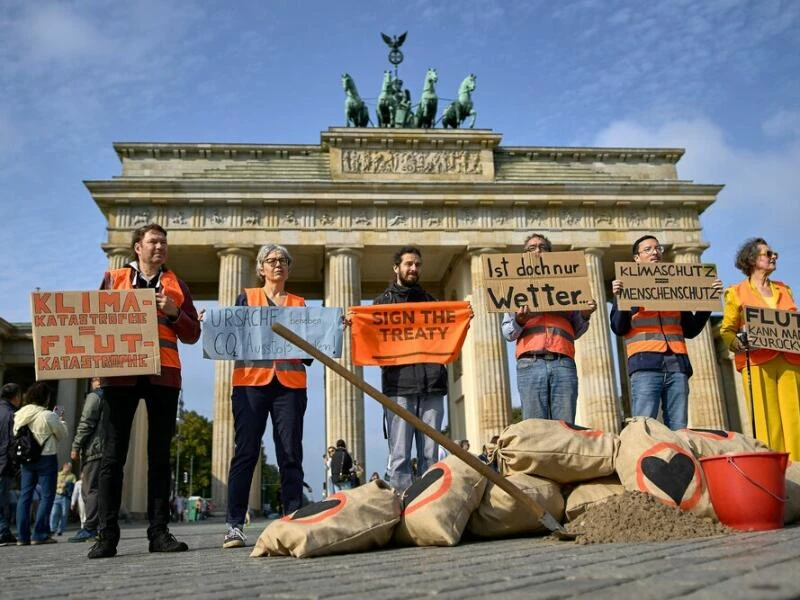 Aktion der Letzten Generation vor dem Brandenburger Tor