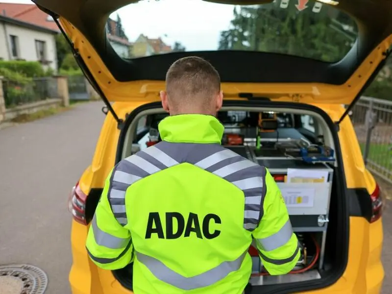 ADAC leistet Pannenhilfe