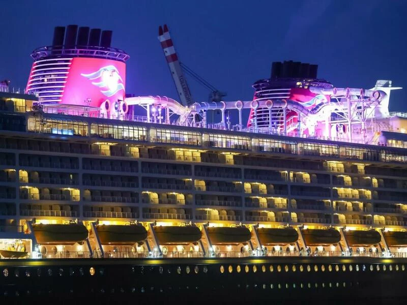 Das Kreuzfahrtschiff «Disney Dream» läuft in Hamburg ein