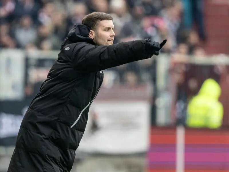 Trainer Fabian Hürzeler vom FC St. Pauli