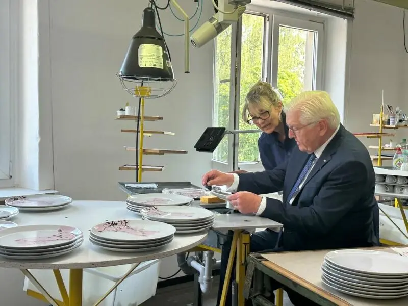 Bundespräsident Steinmeier besucht Porzellanfabrik