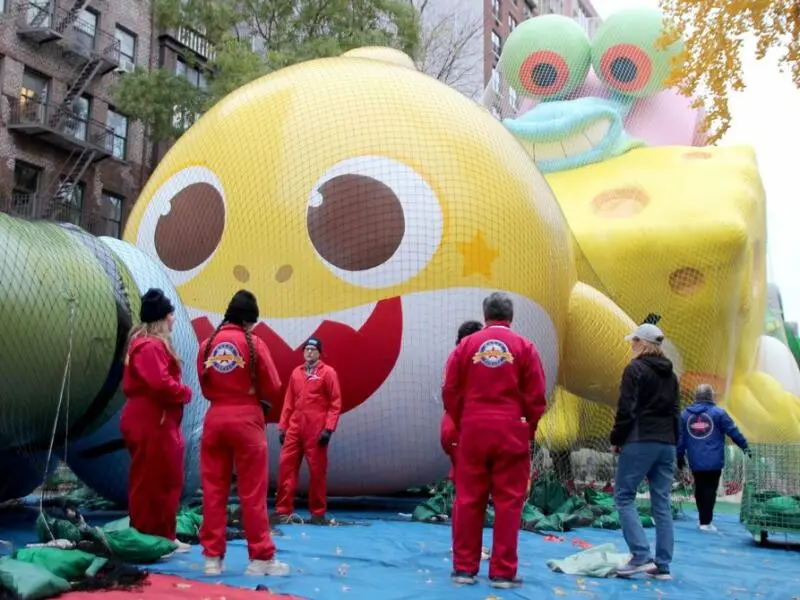 Aufblasen von Thanksgiving-Ballons in New York