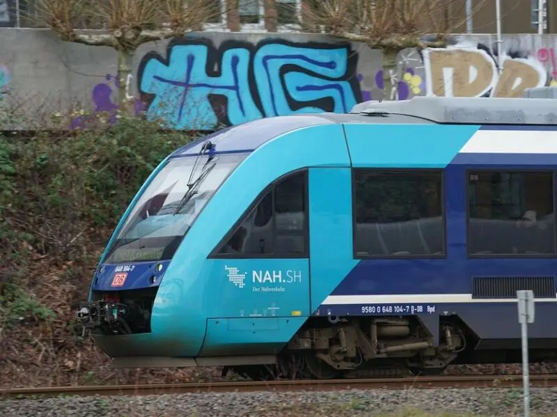 Zug der Nahverkehrsgesellschaft Nah.SH