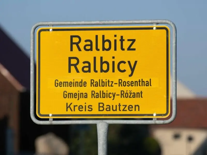 Ortstafel Ralbitz