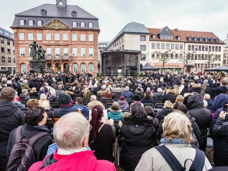 Politiker gedenken Opfern des rassistischen Anschlags in Hanau