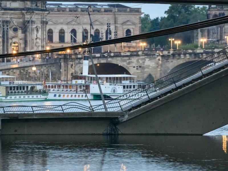 Carolabrücke in Dresden eingestürzt