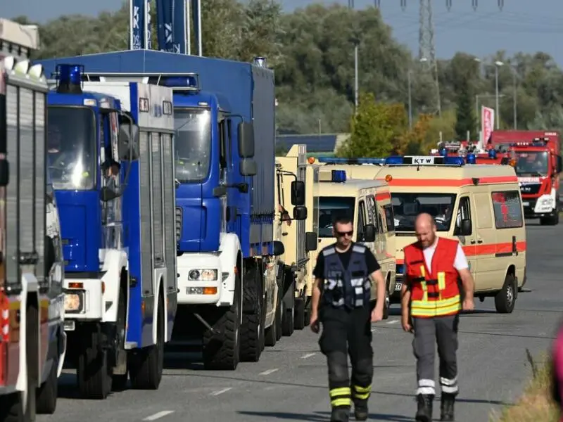 Übung für Katastrophenschutzeinheiten in Rostock