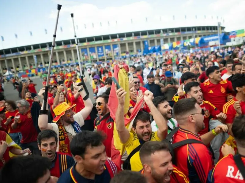 Euro 2024 - Fans vor dem Olympiastadion