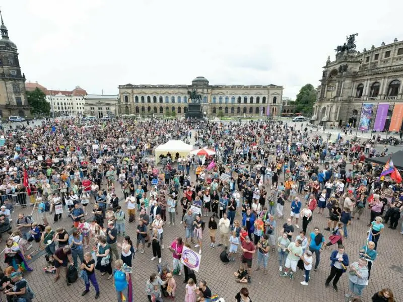 Demo gegen Rechtsextremismus - Dresden