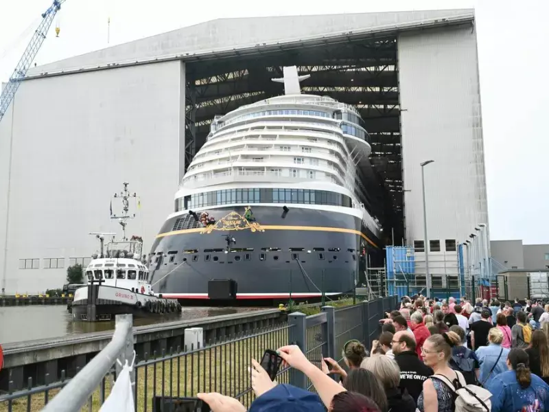 Ausdocken vom neuen Kreuzfahrtschiff „Disney Treasure“