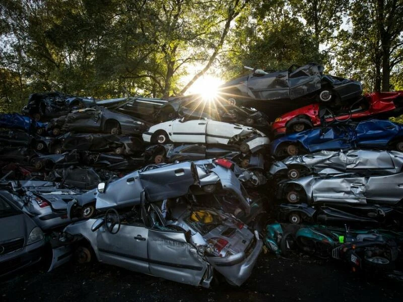 Schöner Schrott: So werden Auto-Abfälle zu Accessoires